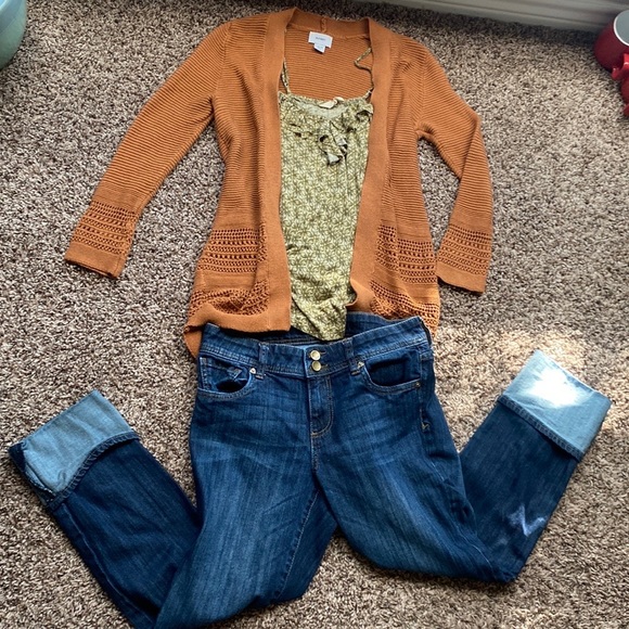 Kut from the Kloth denim capris, size 4 or size 6 - Picture 3 of 3